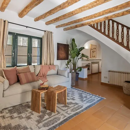 Lets Holidays In A 14th-century House With Pool In Tossa *