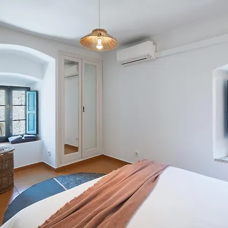 Semesterbostad In A 14th-century House With Pool In Tossa *