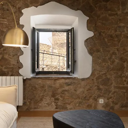 Semesterbostad In A 14th-century House With Pool In Tossa *