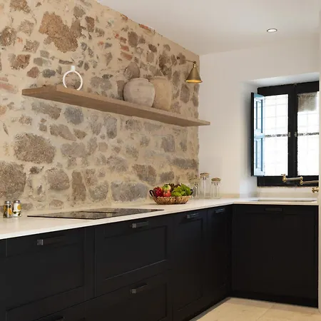 Semesterbostad In A 14th-century House With Pool In Tossa *