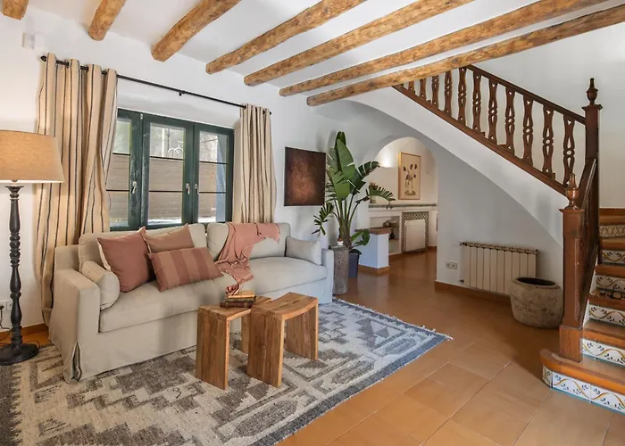 Lets Holidays In A 14th-century House With Pool In Tossa *