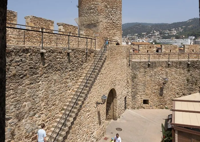Lets Holidays In A 14th-century House With Pool In Tossa *