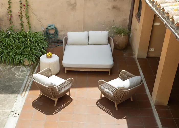 Lets Holidays In A 14th-century House With Pool In Tossa