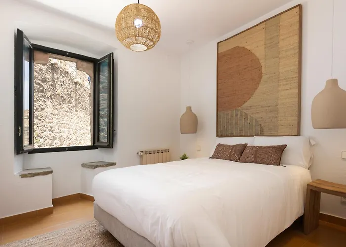 Lets Holidays In A 14th-century House With Pool In Tossa *