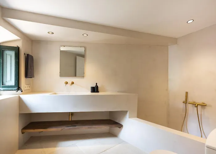 Lets Holidays In A 14th-century House With Pool In Tossa *