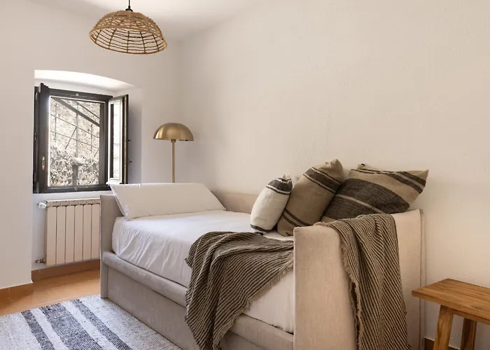 Lets Holidays In A 14th-century House With Pool In Tossa