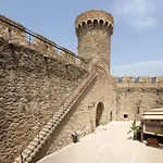 Dom wakacyjny Lets Holidays In A 14th-century House With Pool In Tossa