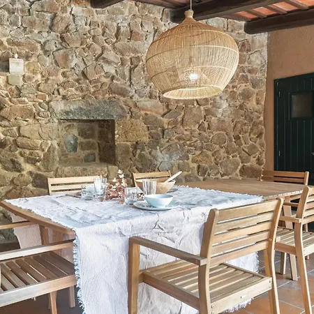 Hébergement de vacances In A 14th-century House With Pool In Tossa