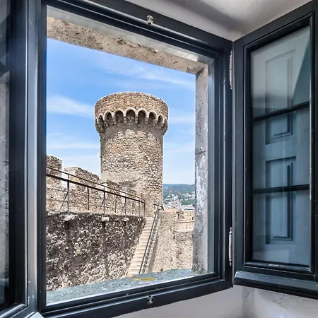 Hébergement de vacances In A 14th-century House With Pool In Tossa