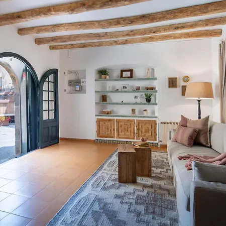 Hébergement de vacances In A 14th-century House With Pool In Tossa Tossa de Mar