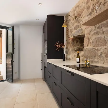 Lets Holidays In A 14th-century House With Pool In Tossa